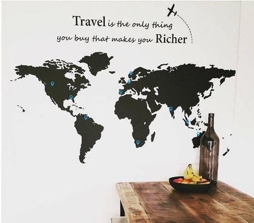 mapa świata naklejona na ścianę