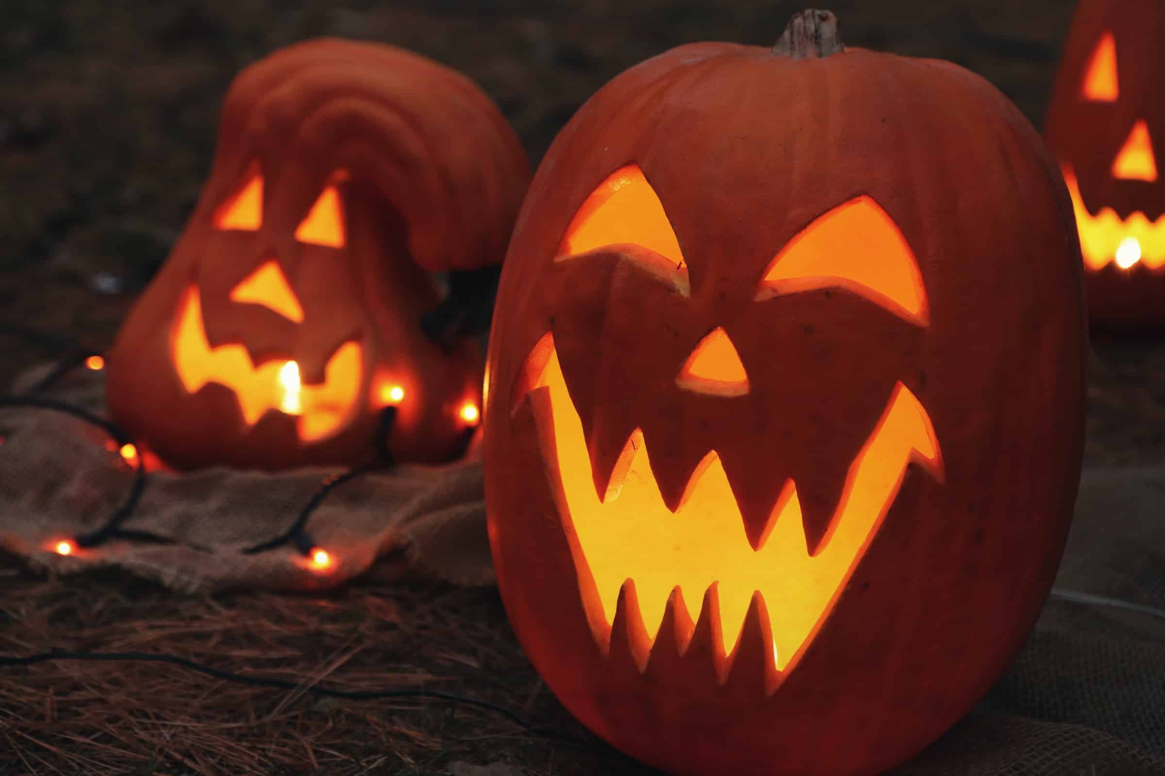 świecące dynie na Halloween