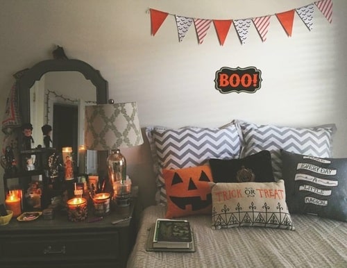 sypialnia udekorowana na Halloween