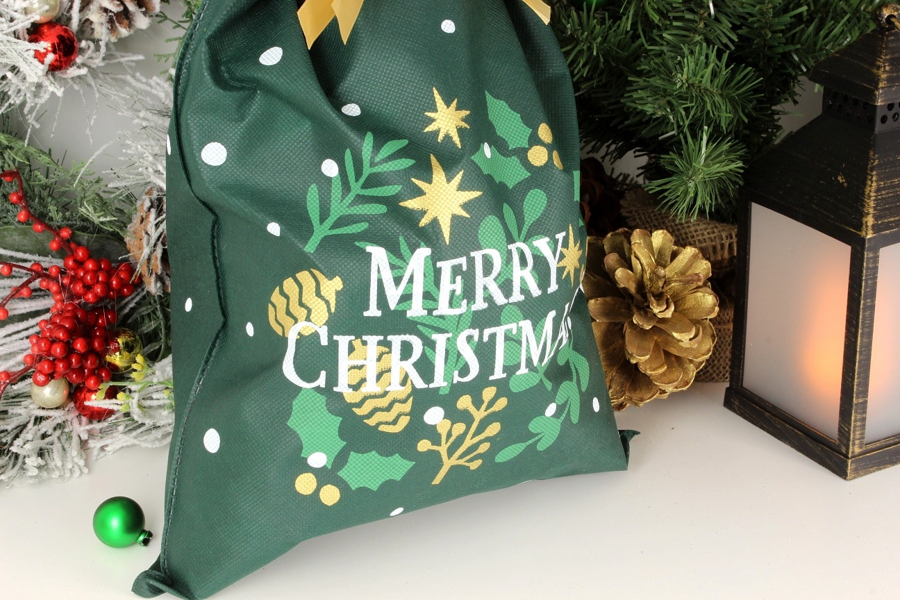 Świąteczny worek w kolorze butelkowej zieleni merry christmas