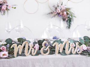 Drewniany napis na stół Mr&Mrs złoty