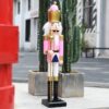 Dziadek Do Orzechów Drewniany Różowy 90cm