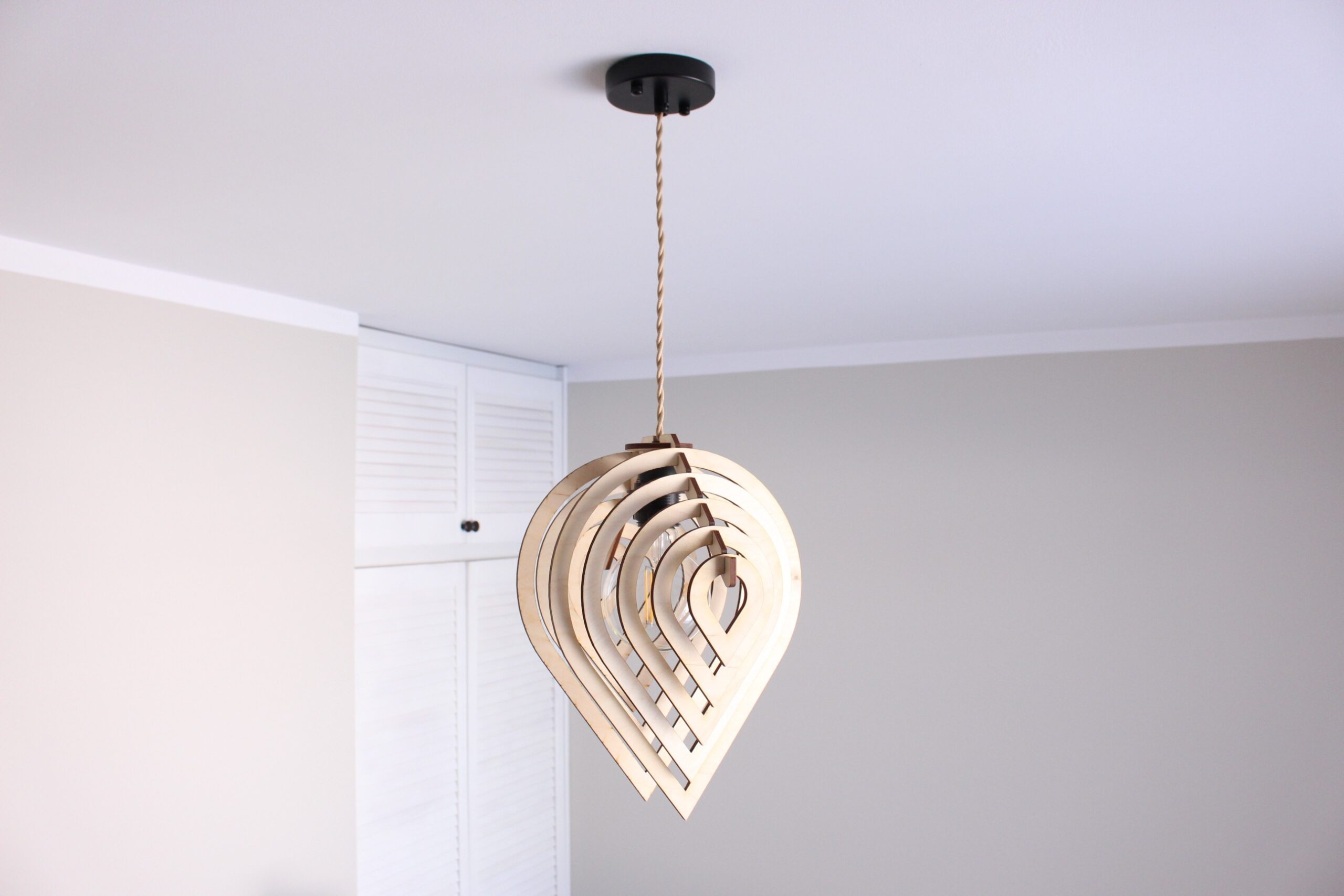 Lampa Sufitowa Drewniana Łezka 