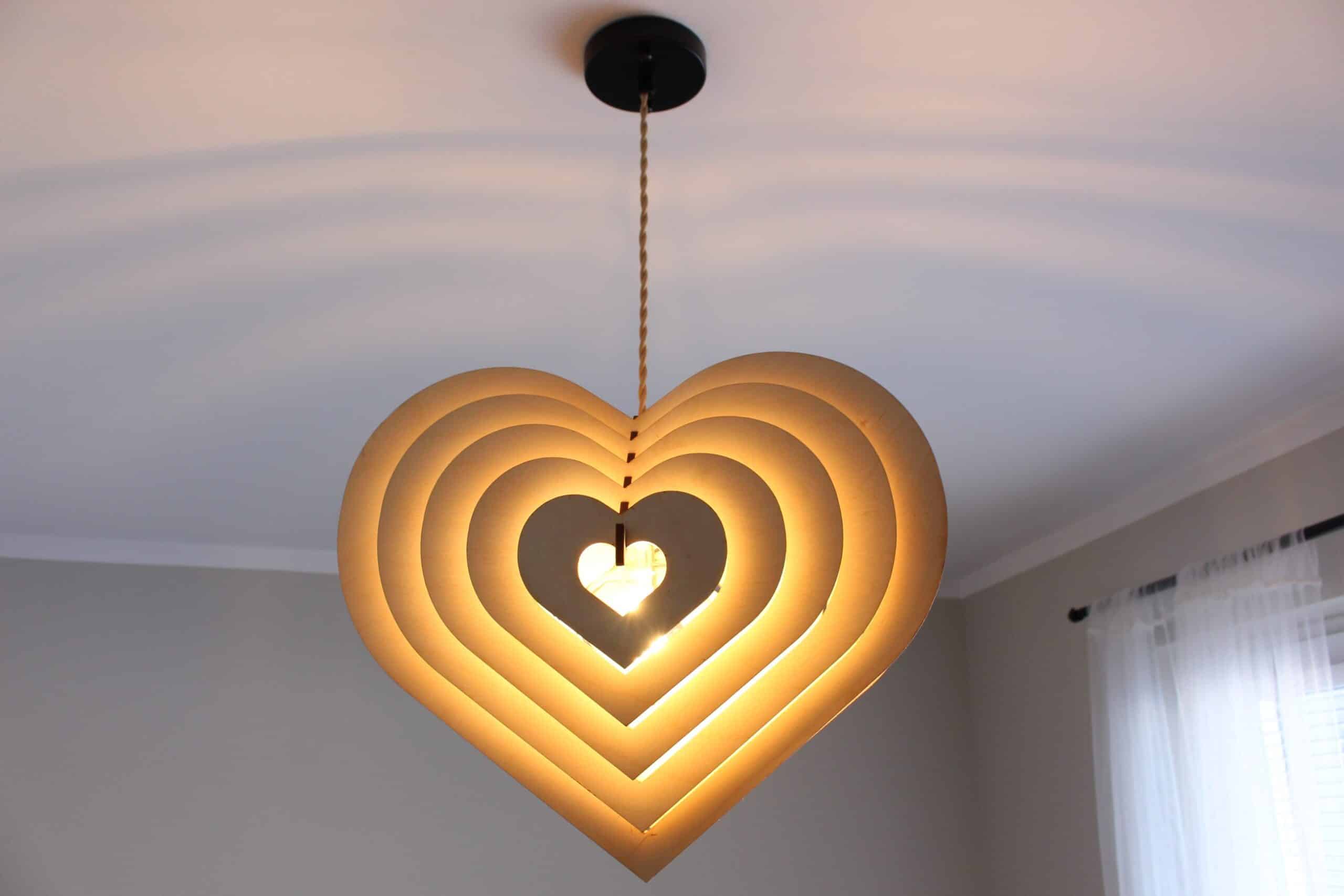 Lampa Sufitowa Drewniana Serce 