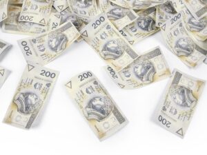 Tuba z banknotami 200 PLN