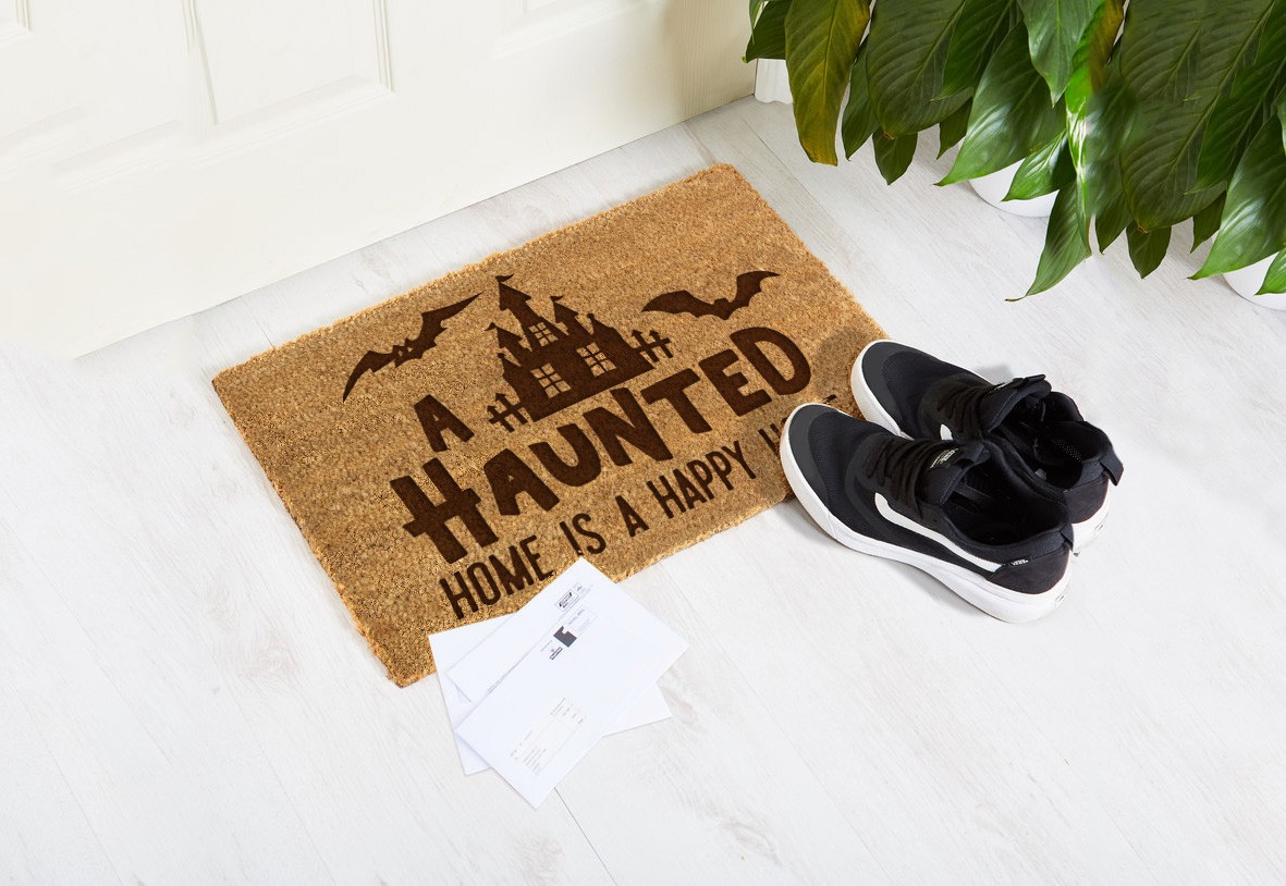 Wycieraczka z kokosa Haunted Home Is A Happy Home 