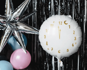 Balon foliowy zegar odliczanie na sylwestra w kolorze białym