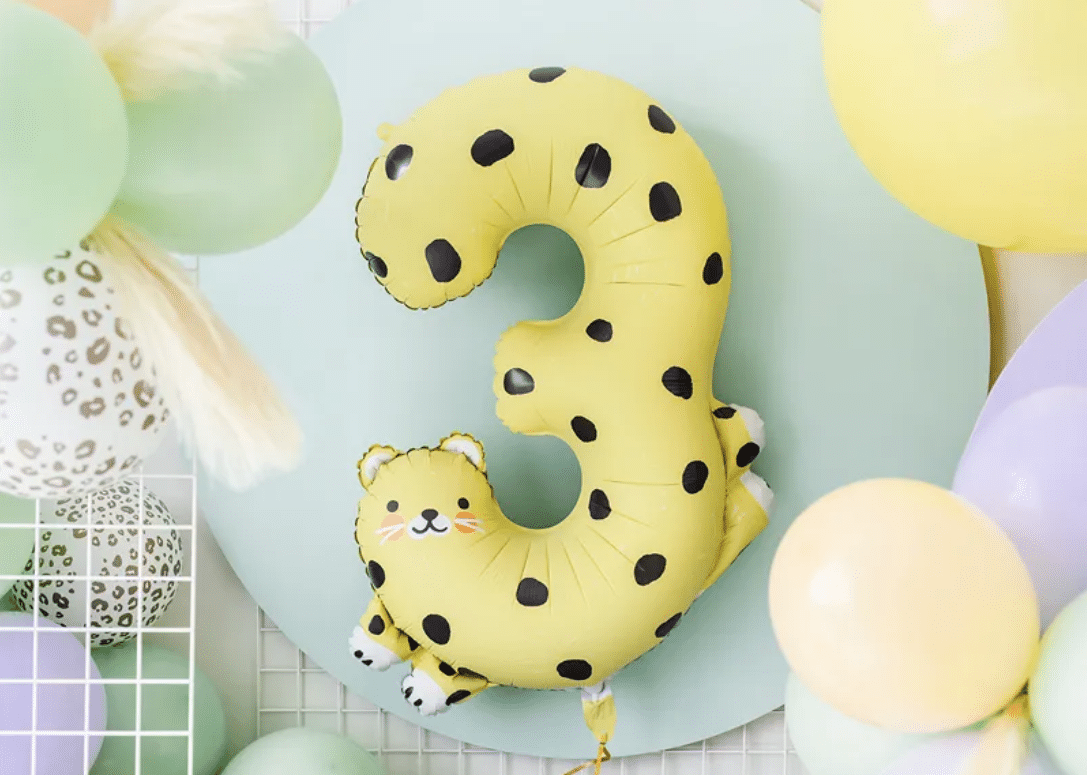 Balon w kształcie cyfry 3 napompowany helem