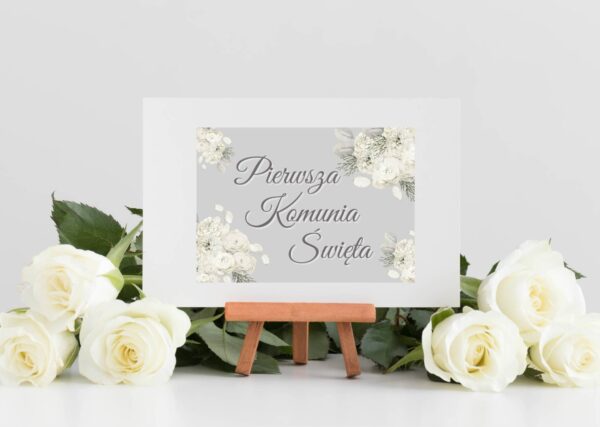 Plakat komunijny w kolorze szarnym z białymi piwoniami