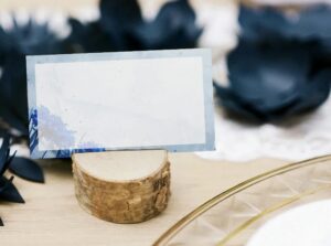 Wizytówki, winietki w kolorze niebieskim dla chłopca na komunię świętą
