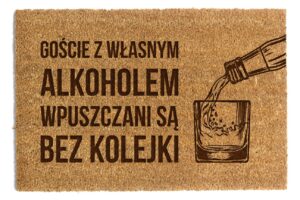Wycieraczka goście z własnym alkoholem wpuszczani są bez kolejki