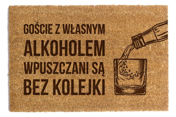 Wycieraczka goście z własnym alkoholem wpuszczani są bez kolejki