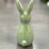Zajączek ceramiczny figurka wielkanocna w kolorze zielonym