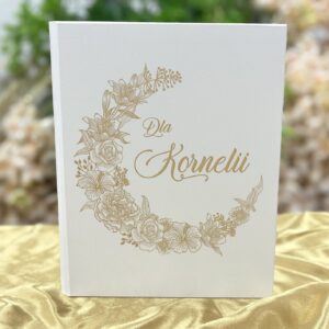 Prezent na komunię Biblia z dedykacją grawer