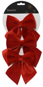 Piękne czerwone kokardy na choinkę