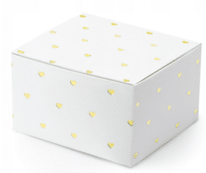 Białe pudełko złote serca w ramach podziękowań