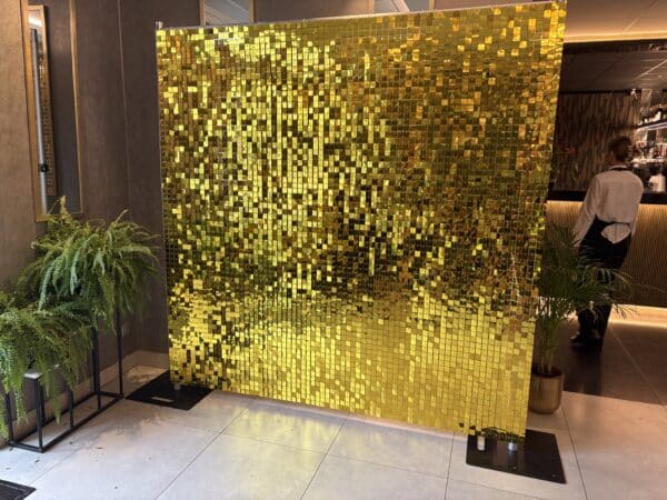 Cekinowe złote tło na urodziny komunię weselę